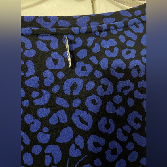 MICHAEL KORS - Blue Cheetah Print Ruffle Top - Worn Twice - Size L - Picture 5 of 5